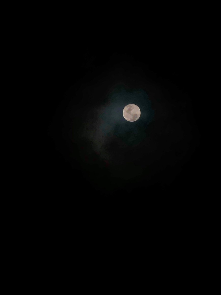 dewynose's tweet photo. Photos of the penumbral eclipse from the 5th! So pretty! ☾ 

#astrogy #moon #lunareclipse #PenumbralEclipse #PenumbralLunarEclipse https://t.co/lTAbzgsfzv