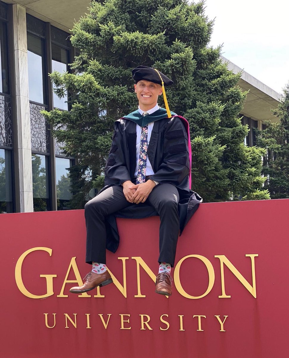 Alicusichalil's tweet photo. Dr. Alićušić, PT, DPT. 

It has been a while Twitter, I had to go earn a degree real quick.👋🏼 https://t.co/mhOvADCkvp