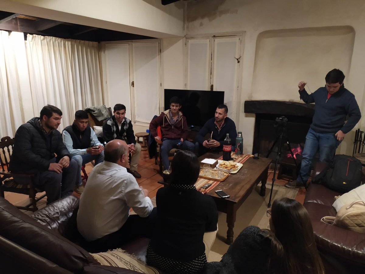 germancoutinho's tweet photo. Linda tardecita con la visita a Casa de la Coordinadora de Jóvenes de la lista 13 de Vamos Salto para una linda charla de todo lo que se viene rumbo a las eleciones Departamentales del 27 de setiembre. Gracias !!! https://t.co/5G2EArtu11