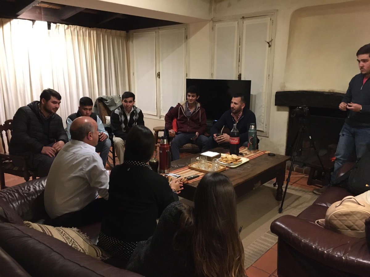 germancoutinho's tweet photo. Linda tardecita con la visita a Casa de la Coordinadora de Jóvenes de la lista 13 de Vamos Salto para una linda charla de todo lo que se viene rumbo a las eleciones Departamentales del 27 de setiembre. Gracias !!! https://t.co/5G2EArtu11