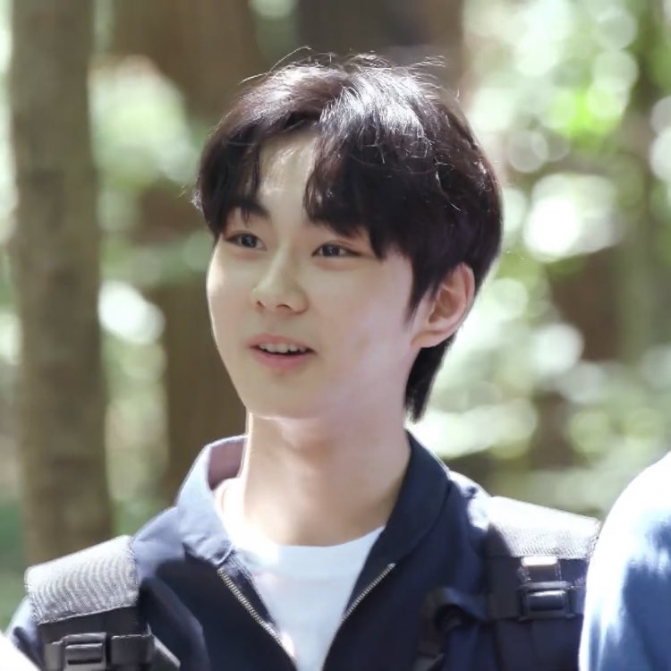 jungwonlovebot's tweet photo. I feel happy when people like/retweet/views my Jungwon contents. I'm glad that I can promote him the smallest ways possible ♡ Please support Jungwon's journey in ILAND! https://t.co/QLNuScgbUF