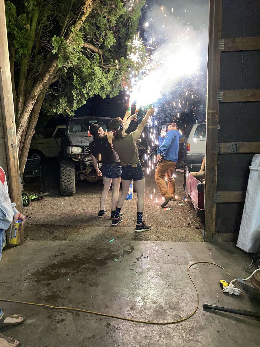 AustinHendu30's tweet photo. Definitely a fun weekend with my friends 🤘🏻🇺🇸 https://t.co/xiTloNLAqO