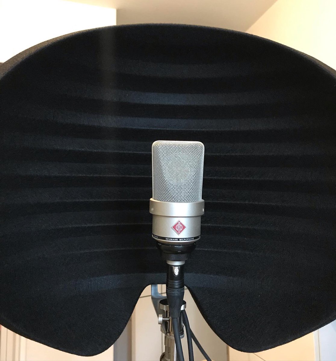 tenyu_fk's tweet photo. 新加入選手🛸
@Aston_Mics
#astonmicrophones #haloshadow #reflectionfilter #マイクリフレクションフィルター https://t.co/ZteqDhDyXj