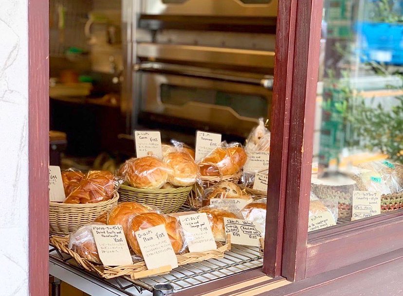 東京北区観光協会 ー Pr Station V Twitter 田端 にあるお酒落なパン屋さん ピニョン テイクアウト は小窓の外から購入するという珍しいスタイルで 可愛らしいディスプレイに思わずうっとり ロールパンやくるみパンなど 素材の味を活かした パン が