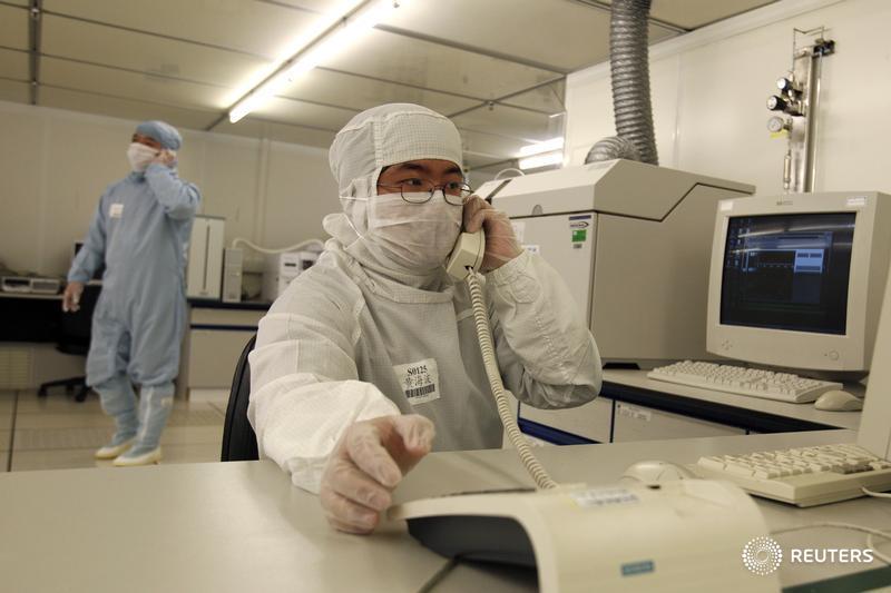 SMIC more than doubled its Shanghai offer to $6.6 bln on strong demand. Its Hong Kong shares had risen sharply ahead of the mainland listing valuing the semiconductor maker at 100 times forecast earnings. That’s hard to justify, writes @mak_robyn: https://t.co/S56XGzX6tW https://t.co/AvQIZnyXuD