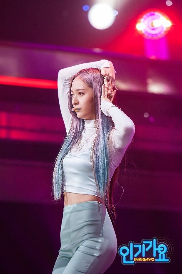 Soojung_BxG's tweet photo. @MinheeBxG @PrideBxG /Meneándoc con la musiquita.

Un día dije Diosito hyung
Por que tu me hiciste así
Y el respondió con su lipstick on
Ay mi ciela sé feliz

No hay nada malo dentro de ti, no
Posó, dentro solo hay amor
Cambiar al mundo es tu misión
Porfa, sigue siendo así

\( ͡º ͜ʖ ͡º)/ #PrideBxG https://t.co/6Yj2IcIBQ7