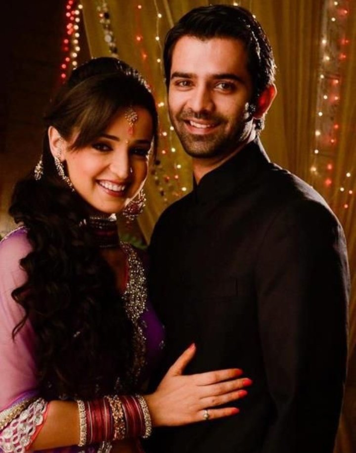 bhawnamathur201's tweet photo. Yaadein! 😍 
#Arshi #Ipkknd #Sarun 🤧 https://t.co/j8EH5qF6Sb