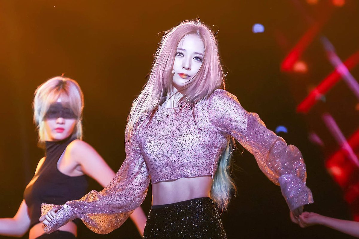 Soojung_BxG's tweet photo. @MinheeBxG @bxgtaeyeon @bxgbabyun @KyungsooBxG_ @PrideBxG /Moviendo sus caderas de forma enérgica y sensual

Cantemos en este pride
Y a todos darnos un like
Me amo así, sí
Soy un carajito queer

Que resuene en todo fake
Que Colomvia es lo best
Me amo así, sí
Soy un carajito queer

( ͡º ͜ʖ ͡º)

#PrideBxG https://t.co/A5la87oZTU
