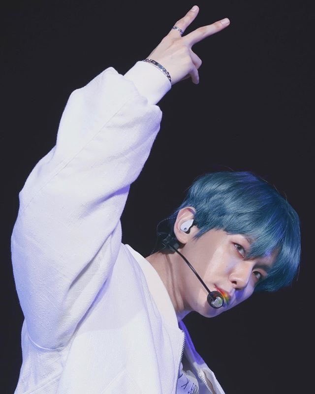 fxbabyun's tweet photo. @KyungsooBxG_ @Soojung_BxG @MinheeBxG @bxgtaeyeon @PrideBxG CARAJITO QUEER. /hace un alto para los coros¿ https://t.co/3qcGN84VQL