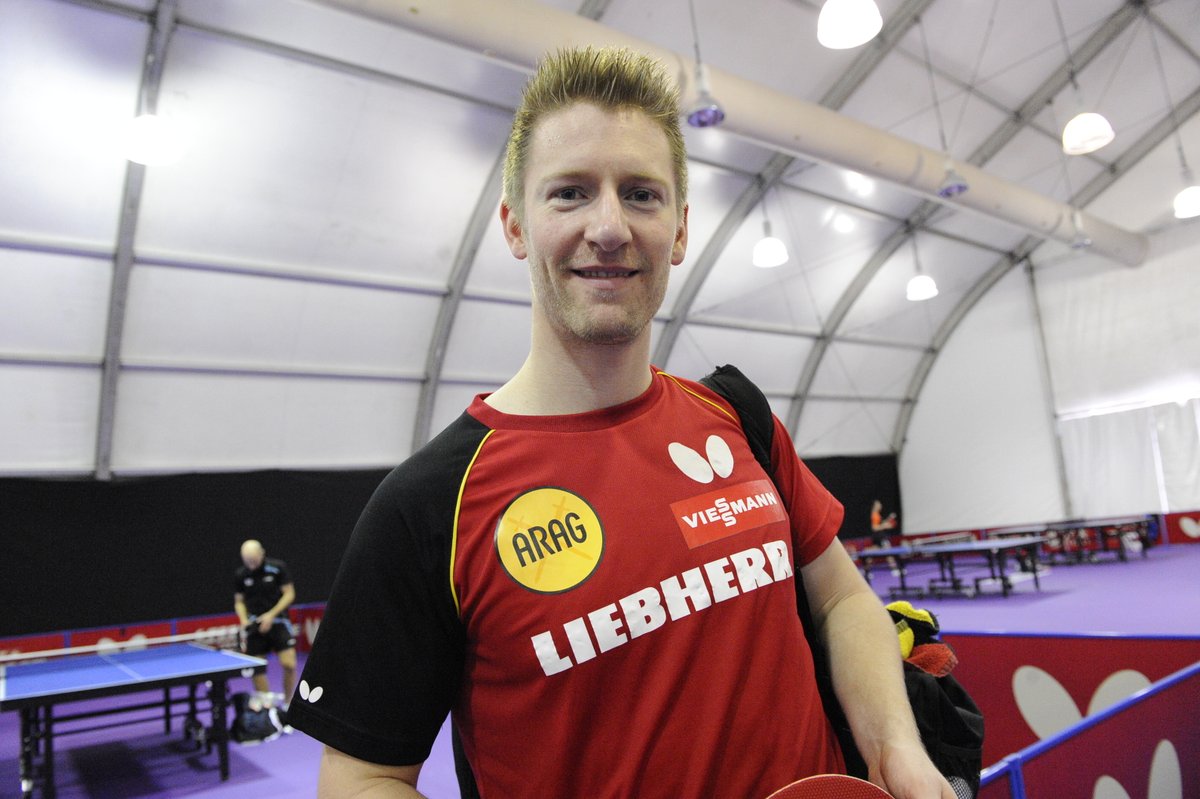 ゆう 台隅をつつけ 16年28歳で初の世界選手権代表 カットと攻撃 特にバックドライブの回転量は異常 本日の写真はフィルスです 大会前から絶対用具の取材をしたいと思って 練習会場でつかまえて 用具をみせてもらったのは思い出です