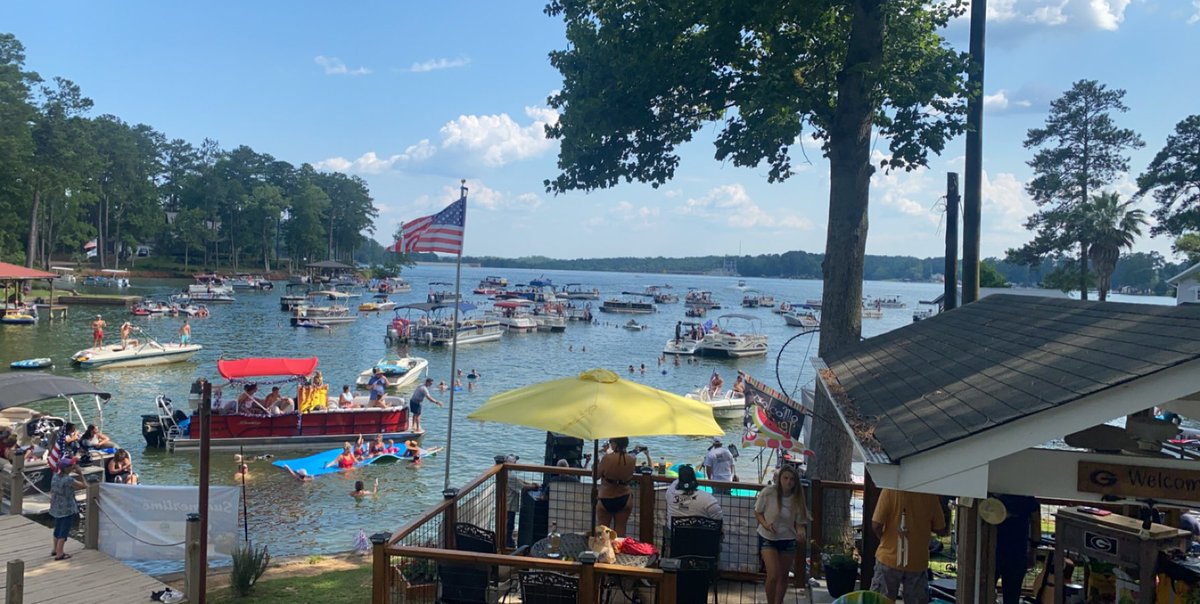 slatereckert's tweet photo. A great weekend is an understatement. The band we hired killed it. Had our whole cove lit for a solid 24hrs. Now itโs time to come get your girl bc she tryna move in. #AlwaysSummerTime #lakelife #letmedrivetheboat head ass females๐โค๏ธ๐๐ https://t.co/QPmGYmcLdP