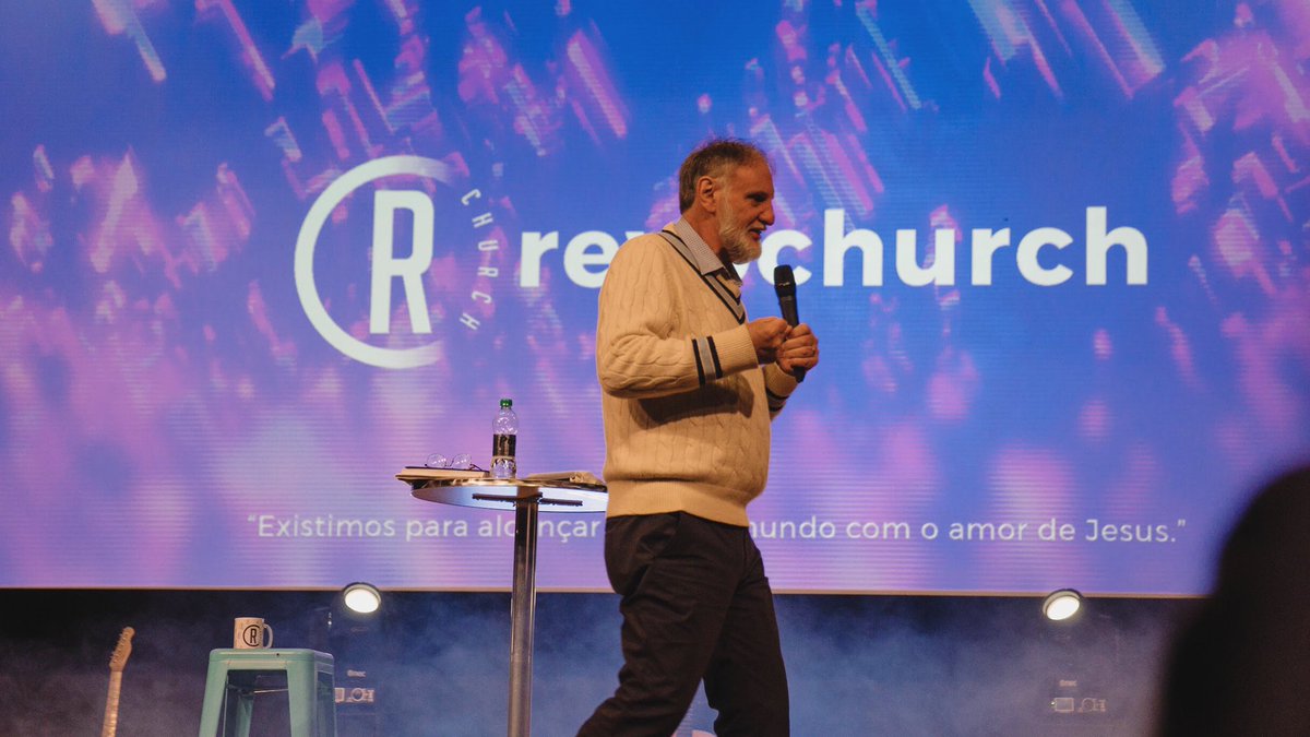 matheusschmitt_'s tweet photo. Noite especial! 🙌🏻
Meu pai e meu pastor Hugo Schmitt compartilhando uma palavra muito poderosa na @revochurch 💥
Deus falou muito aos nossos corações!
#otimasemana #revochurch #MS ®️ https://t.co/JY9RNJ4au0
