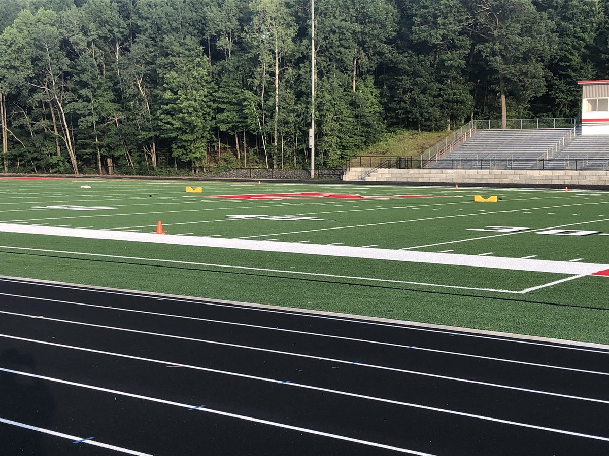 FBCoachHanson's tweet photo. Oakleaf Stadium! Tomorrow it begins! Railroader strength and conditioning! Bring water and a towel! Check in starts 15 minutes prior to each session! Please review expectations that were sent out in the registration email! #creatingreAtness https://t.co/Jwt5A1X1LS