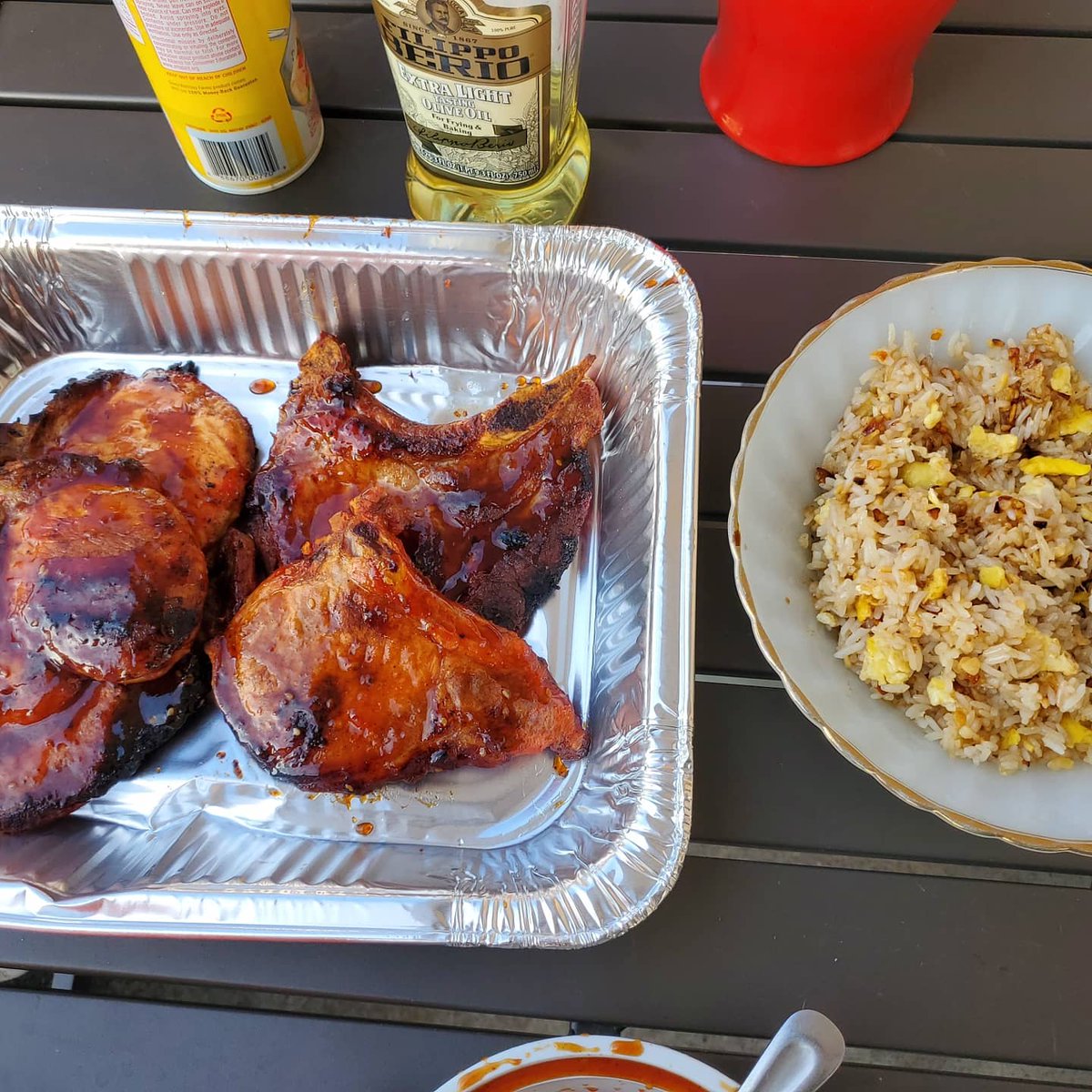 illiana09's tweet photo. I'm a huge @Jokoy fan during his last special where he spoke about the amazing filipino food. I had to try , I started with the garlic fried rice &amp; FUCK ITS SO DELICIOUS!!! https://t.co/ClemDPNIUX
