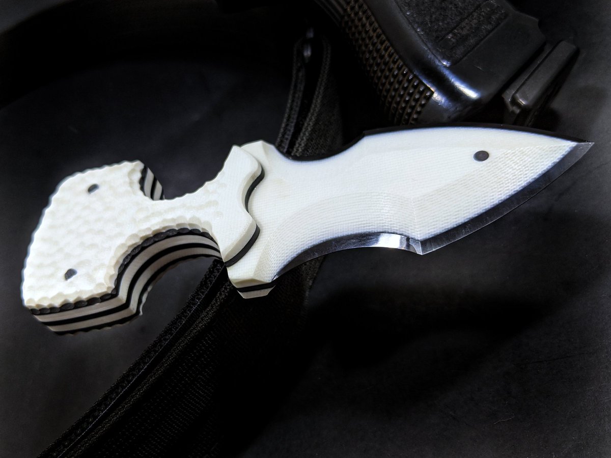 Soon. 
Be a good time to be on the mailing list: bit.ly/3dXudcV 
#ServeTheEmpire 
#customknives #knifefanatics #knifeporn #specialcircumstances