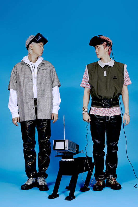 yeolmaefarmcom's tweet photo. 엑소 세훈&amp;찬열, 13일 '10억뷰' 컴백 기념 V라이브 출격..작업 비하인드 대방출 예고 https://t.co/e0a0386EPW

더불어 이번 앨범에는 찬열 솔로곡 ‘Nothin’ ’(낫띵), 세훈 솔로곡 ‘On Me’(온 미) 등 멤버별 솔로곡도 수록, 

#찬열 #CHANYEOL #EXO_SC @weareoneEXO https://t.co/yrq76iNkyT
