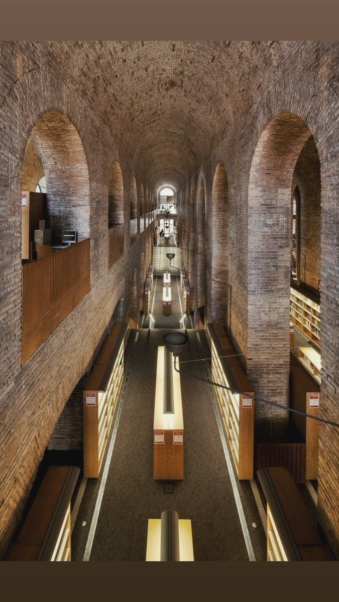 ssantisandoval's tweet photo. De las cosas que más extraño: la biblioteca de la @UPFBarcelona https://t.co/ei1ej13E9N