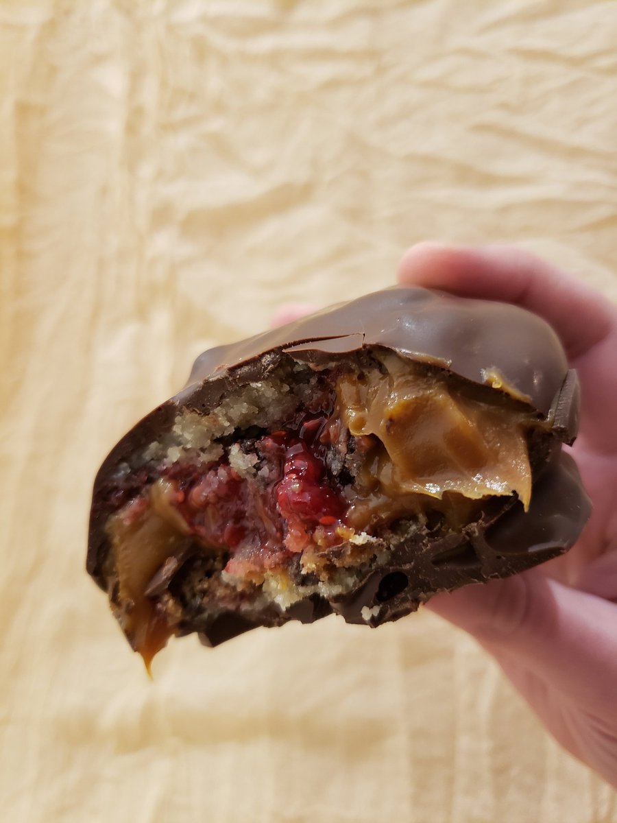 soymelicious's tweet photo. la gente: el capitán del espacio es el mejor alfajor

melicious: https://t.co/6eSAhGTG67