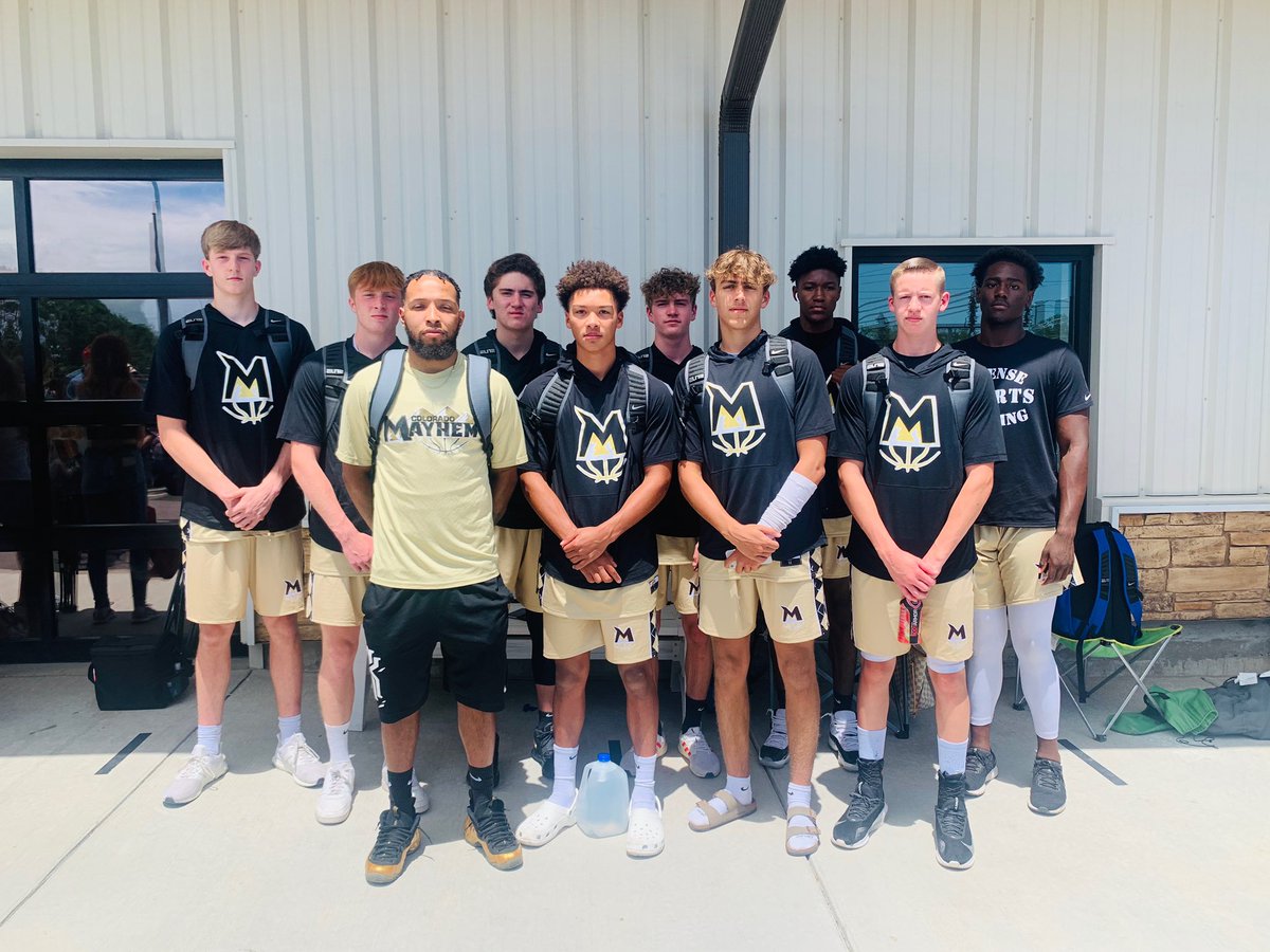 CoachJTCO's tweet photo. @ColoradoMayhem 17U Turner/Verner went 6-0 in the Ihoop Summer Showcase. Our coaching staffs have been working the past month to get normalcy back in these kids lives, and this is a start to a great summer This is why WE WEAR GOLD ON SUNDAYS #LetTheMayhemBegin #MayhemFamily https://t.co/nONKNadqR5