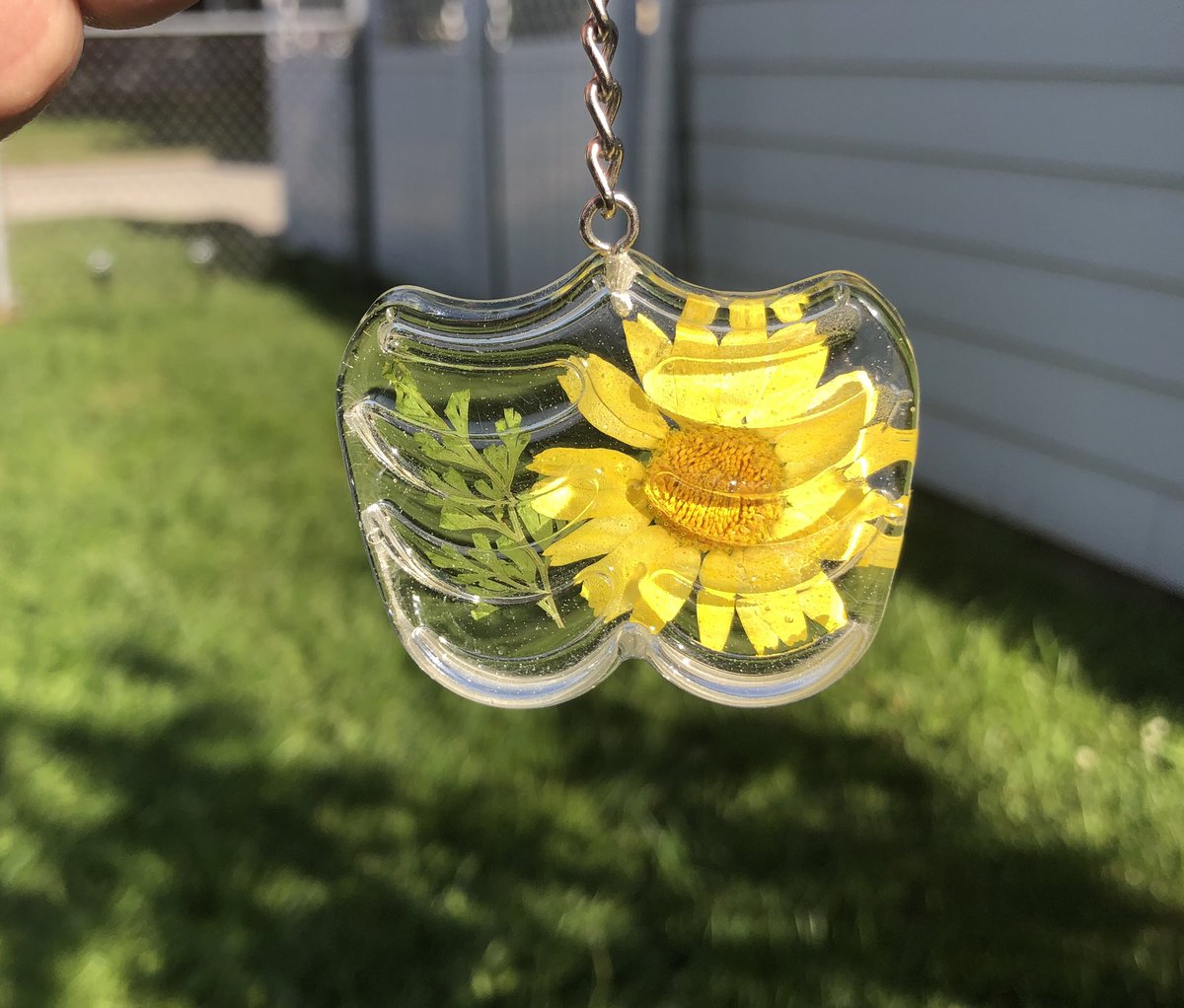 floralentity's tweet photo. @kathrynchurn Hi I’m Cassandra! I make resin pieces 😊 https://t.co/1w8tATdI5d https://t.co/nWUEdQJqBp
