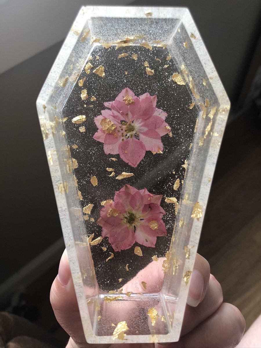 floralentity's tweet photo. @kathrynchurn Hi I’m Cassandra! I make resin pieces 😊 https://t.co/1w8tATdI5d https://t.co/nWUEdQJqBp