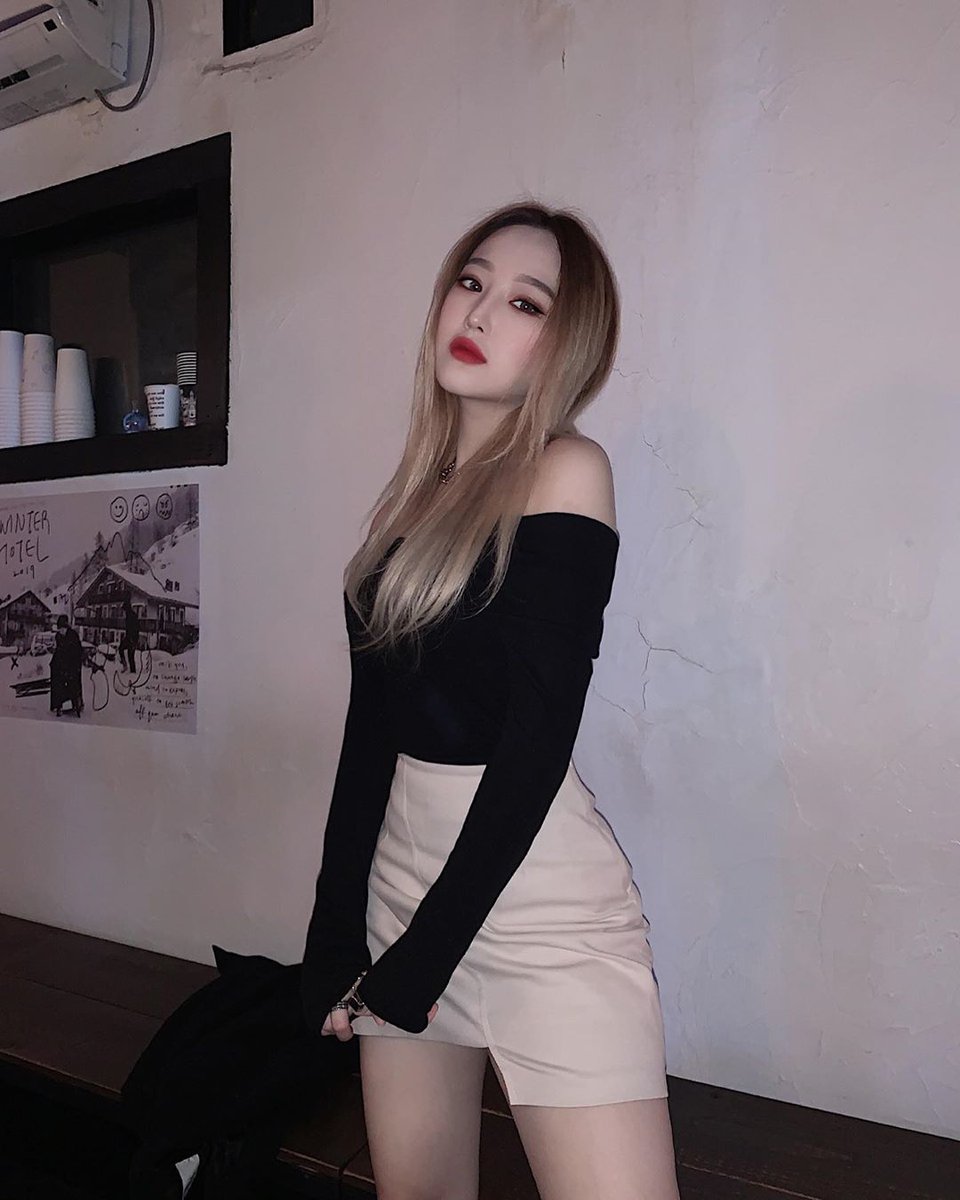 Dailyasianpost's tweet photo. • #Instagram 📸 : zerotomin
• #LIKE ❤️ &amp; #RT ♻️
• #FOLLOW 👤

#asian #asiangirl #cute #model #asianmodel #queen #sexy #sexyasian #pic #daily #streetwear #streetstyle #style #korean #chinese #girl https://t.co/Z5utFgiULC