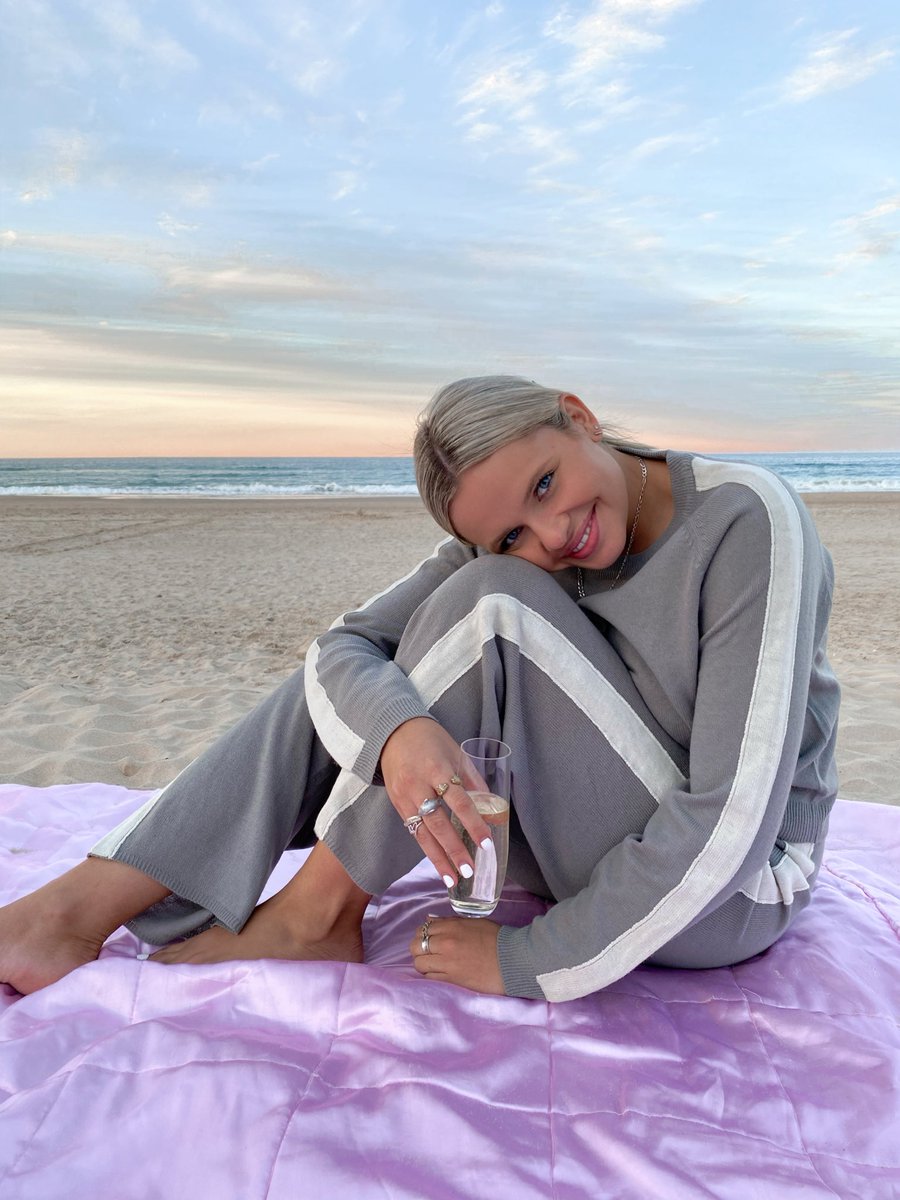 allisimpson's tweet image. the best things in life are free 🌸🐚💫
