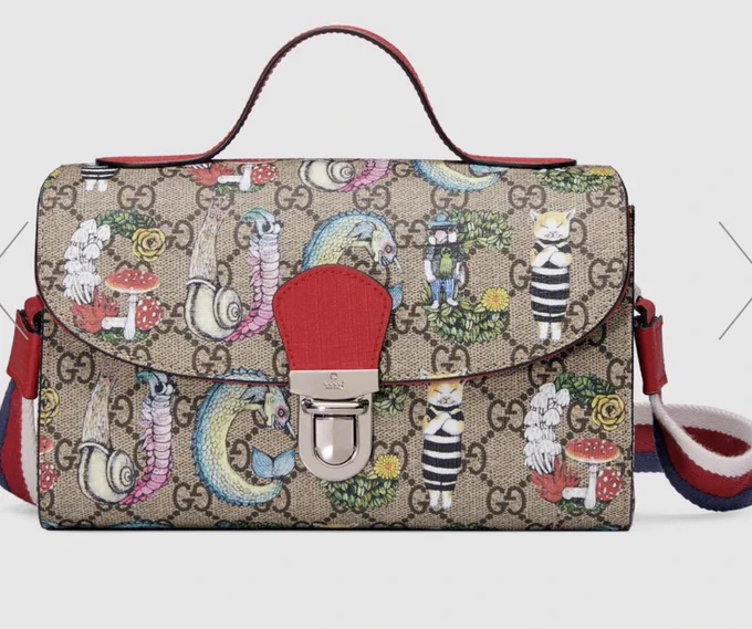 GUCCIの入荷が遅れていたカバン、欠品の物がイタリアから届いてオンラインにもチルドレンを扱っている店舗にもあるそうです。
文鳥と猫の薄手のナイロンジャケットはかなり大きめなので大人でも余裕でした。うちのかわいいボリスのシャツも12サイズ再入荷してました。
https://t.co/ralo0bEly0 