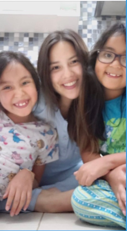 muelis1's tweet photo. Mis amores !👭🥰🥰🥰 https://t.co/yObZyYnOFV