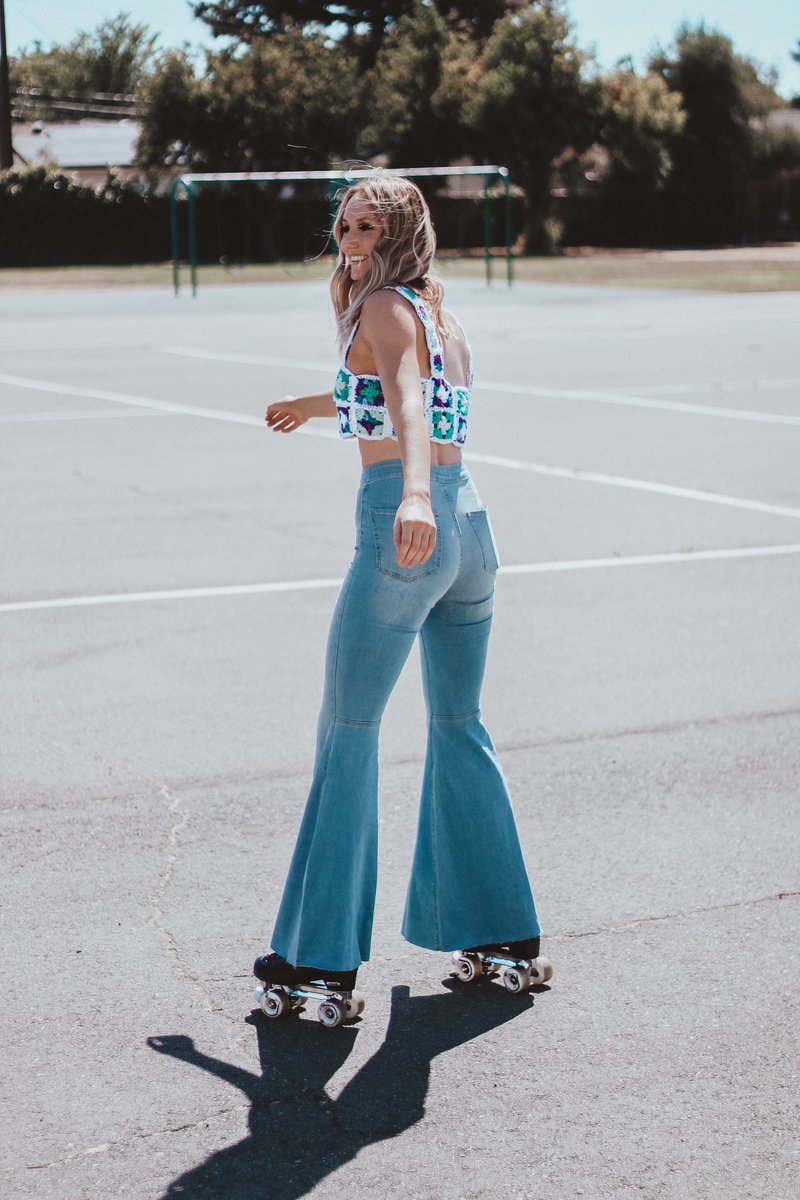 xcassidyo's tweet photo. I made this top and I love pretending like I lived in the 70s https://t.co/C5k8QiNd2Q