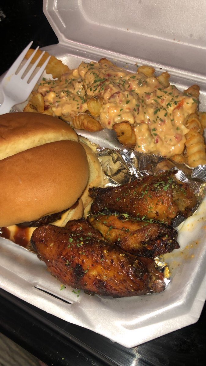 trap_chef_'s tweet photo. The kitchen went crazy today #TrapChef https://t.co/0f8ekM2r8d