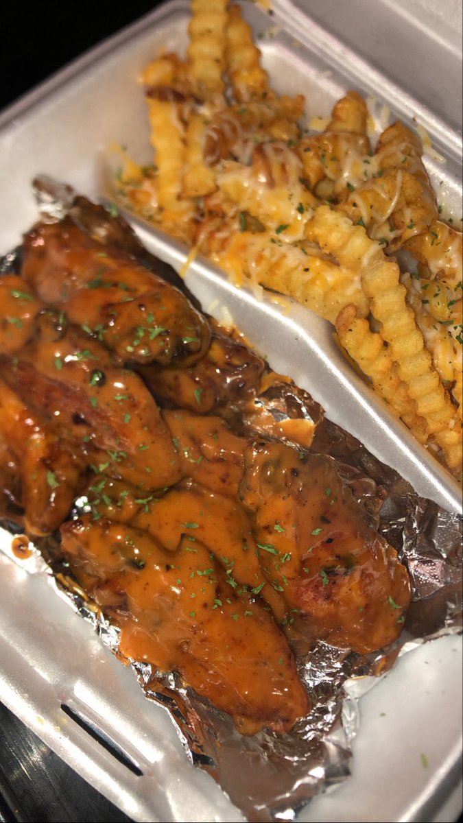 trap_chef_'s tweet photo. The kitchen went crazy today #TrapChef https://t.co/0f8ekM2r8d