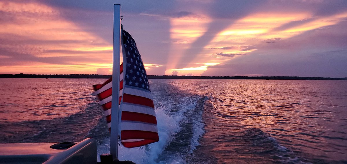 ArseneauBernie's tweet photo. Old Glory just before JULY 4th fireworks on the lake!  God Bless the USA! https://t.co/YN3YW0Lqoa