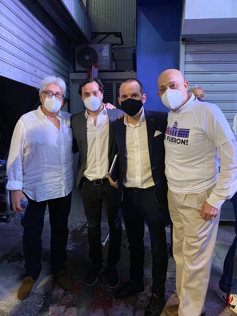 Parte del equipo de campaña de <a href="/luisabinader/">Luis Abinader</a> que ha ganado la presidencial de #RepublicaDominicana en #PrimeraVuelta:  <a href="/devengo/">Devengo</a> <a href="/YagodeMarta/">Yago de Marta</a> <a href="/GutierrezCarlos/">Carlos Gutiérrez</a> y #JorgeMartinez