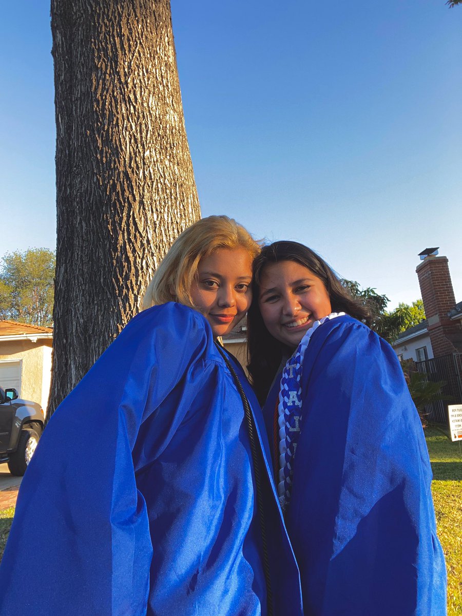 figgi09's tweet photo. ik I’m a little late but still going to do it #classof2020 @ElRanchoHS https://t.co/bnJOoc4ITn