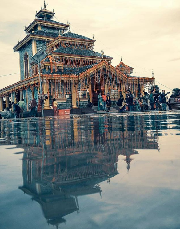 Surkanda Devi Temple is one of the 51 Shakti Peeths and is dedicated to Devi Surkanda - a manifestation of the divine feminine. Located at a height of ~9000 ft in the Saklana Range - Uttarakhand, the temple is a site of scenic beauty and mysticism.