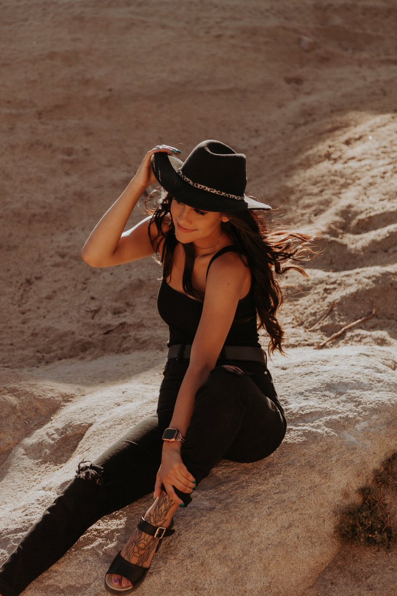 hellooodee's tweet photo. #Reno #sparks #photographer #cowgirl #canonphotography https://t.co/gS48TKVrf9
