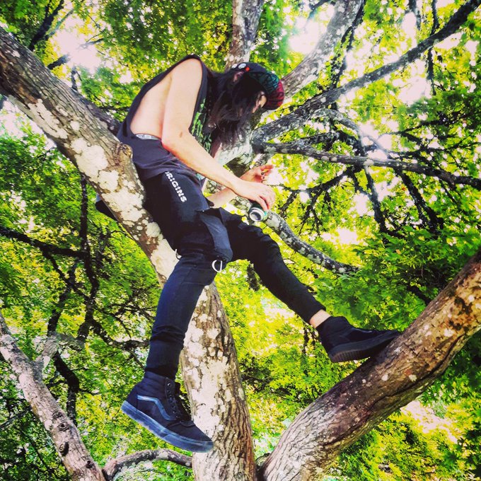 Non-political post has appeared. 🤯🤐 https://t.co/TxvcQCopG2