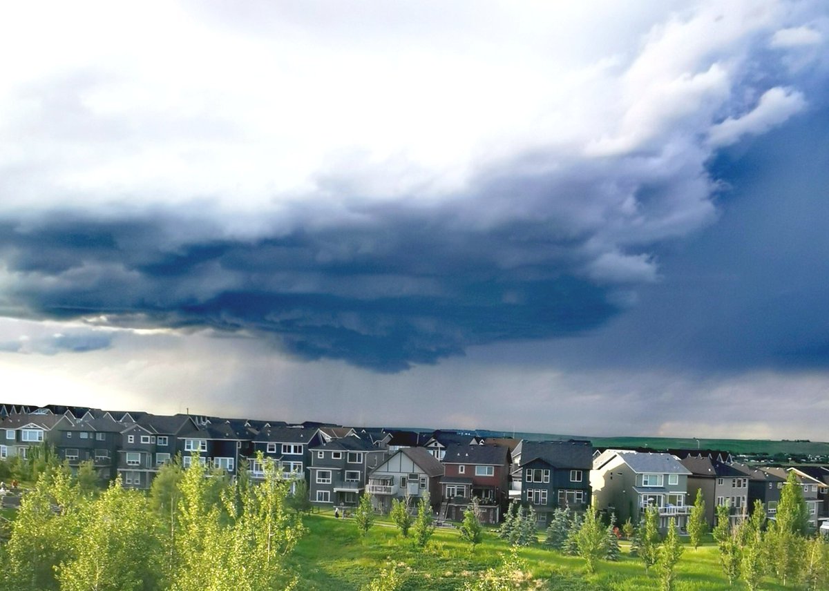 JennElizabeth89's tweet photo. @weathernetwork @GlobalCalgary
@ECAlertezAB52
Check out NW Calgary right now!! https://t.co/iCO4gdccHy