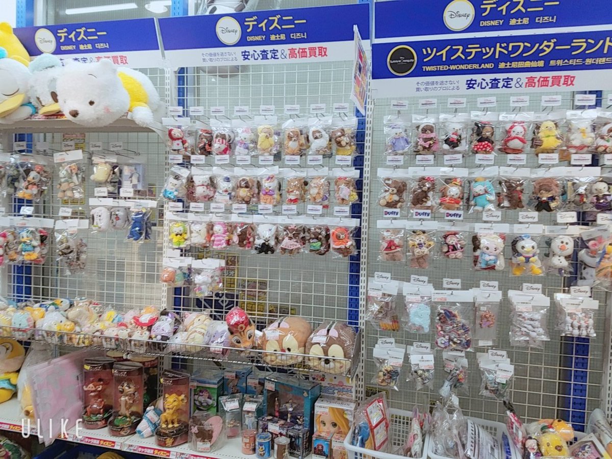 駿河屋 秋葉原店 アニメ ホビー館 2fには こんなに可愛い棚もあります ユニベアは ツイステ の推し寮の元作品の コスプレの子をお探してみては