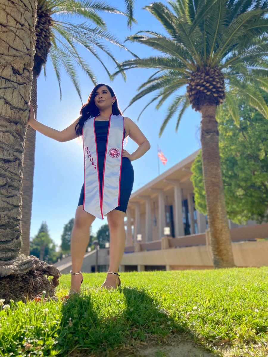 kgv1123's tweet image. Three years later.. Karencita cumplió su promesa mamá! 🎓👼🏻 #CSUNGRAD