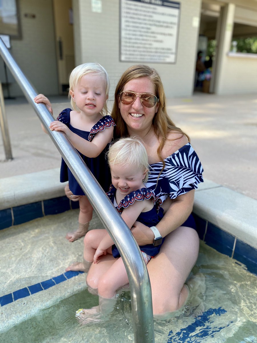 kathryn_freemon's tweet photo. We celebrated America’s Birthday with family and friends 🇺🇸 #fourthofjulyweekend #freemonsfourth2020 #burgersbottlerocketsandbombpops #loveourlittletraditions #myneighborsarebetterthanyours ❤️🤍💙 https://t.co/kuu9dJtYNx