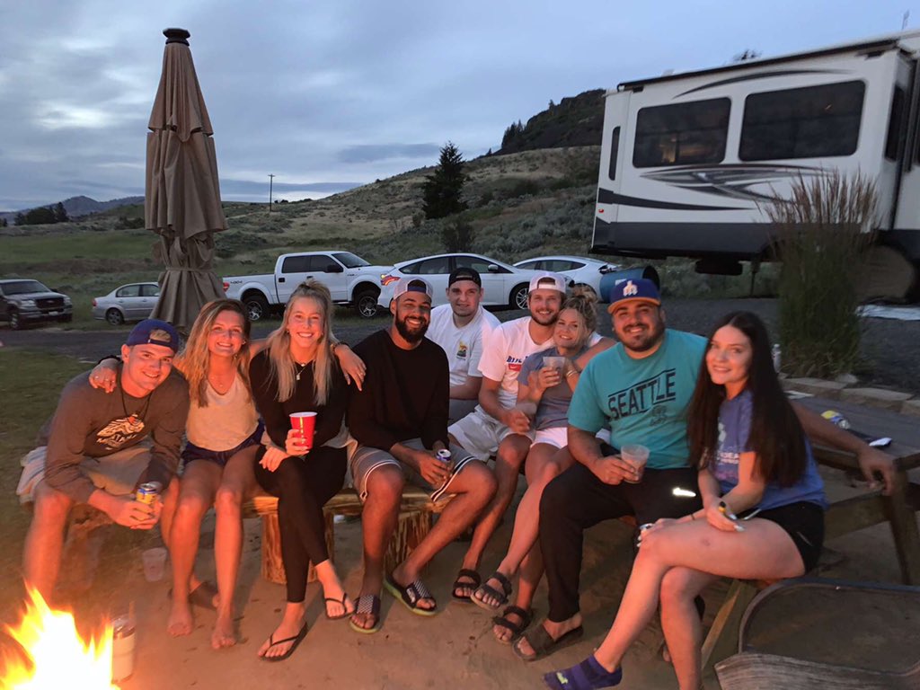 KidHarris81's tweet photo. Another sensational weekend w/ the gang 😤😤😤 https://t.co/S7ybeWDDhL