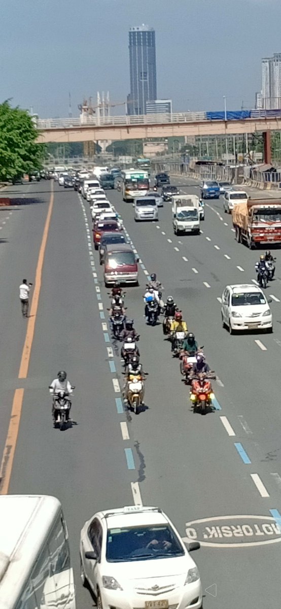 ANCALERTS's tweet photo. LOOK: NUJP, Photojournalists Center of the Philippines and ABS-CBN workers in a caravan for press freedom and franchise approval along Commonwealth Avenue and around the House of Representatives. | via @adrianayalin  #ABSCBNfranchise https://t.co/KK9AGvBG9b