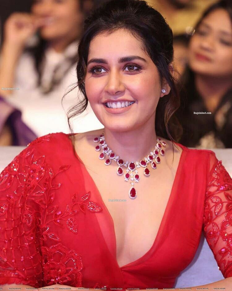 TrendsRaashii's tweet photo. Start Your Day With This Dam Smile😍❤️

@RaashiKhanna #RaashiKhanna
#SpreadRaashism https://t.co/nhVVPxgSbs