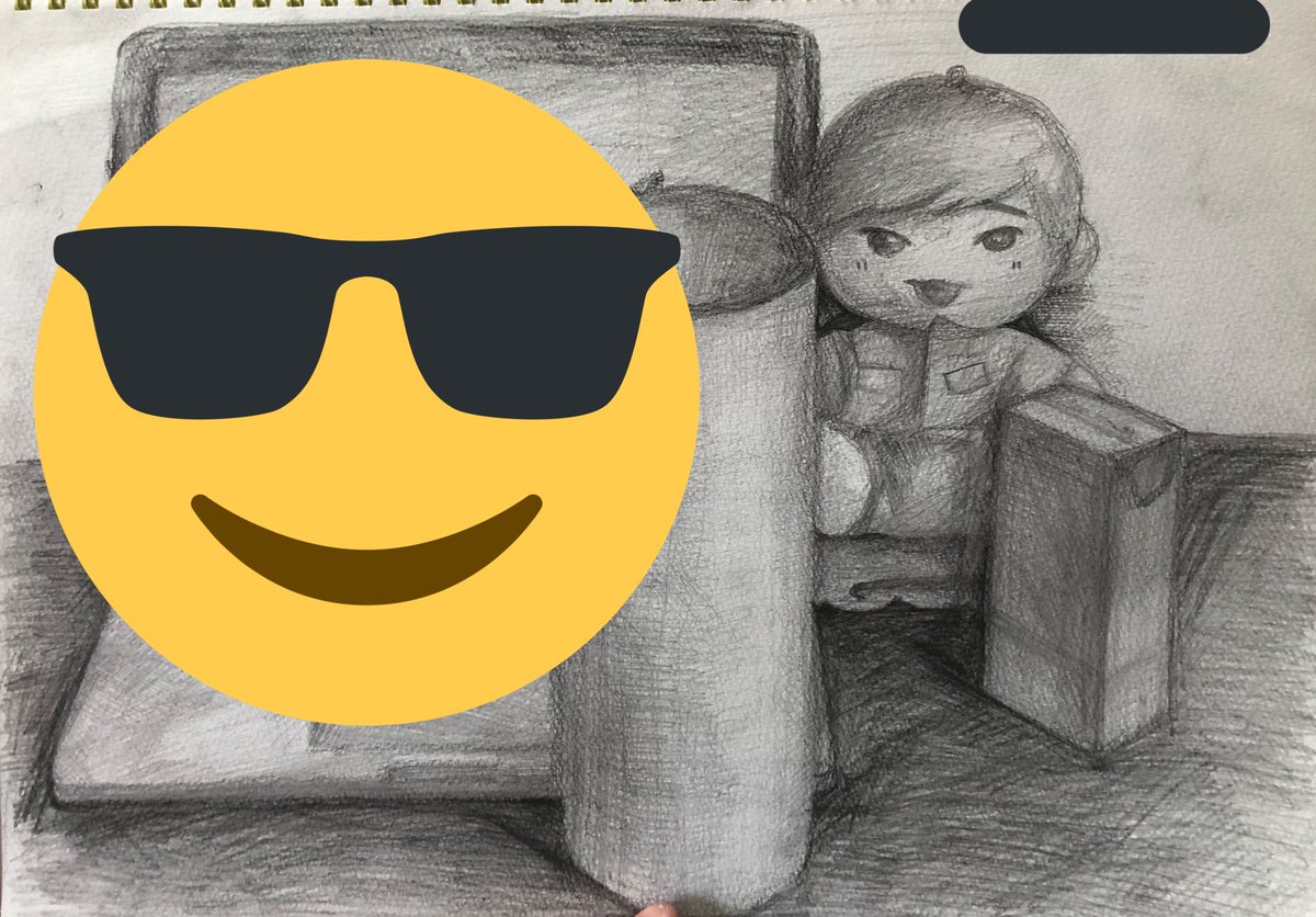 yu__me1996's tweet photo. 授業課題でコピー用紙を円柱にしてそれを机に置いて背景込みでデッサンしよう！ってのだったんだけど、みっくんぬいも描いたんだっ！！
下手なのは見逃して😇 https://t.co/ILdsk8uZ2u