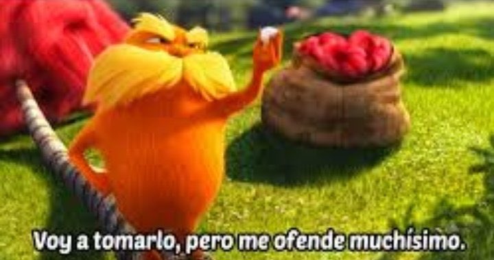 BeMyForro's tweet image. Damián yendo a recibir el premio después de descalificar a Samanta #BakeOffArgentina #BakeOff