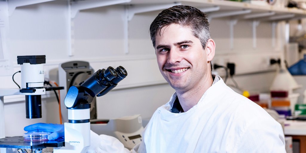 CureCancerAu's tweet photo. @Dr_MarkAdams from @QUT aims to improve #chemotherapy response for non-small cell #lungcancer #patients who may undergo surgery followed by chemotherapy: only 20-40% respond. His data suggest novel strategies to suppress #CDCA3 protein levels might benefit #NSCLC patient outcome. https://t.co/sHlxvU9upK