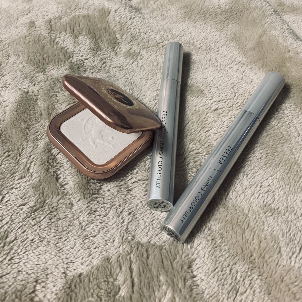 ぴあ Pire Artist Ssw 可愛いzeeseaと いつものmake Goods 最近瞼が重くて一重が酷い テープはみ出るでよ ファンデよりアイテープ持ち歩き派 リップはまだクリームしかしてない