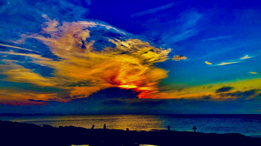 AdilNajam's tweet photo. Family picnic at #HalibutPoint State Park to watch a spectacular sunset over the Atlantic.
On return, got caught in a scary torrential rainstorm - near zero visibility, trees downed, electric cables dangling on road leading to our home. Now safely home, tho without electricity. https://t.co/9kJN8gPN3f